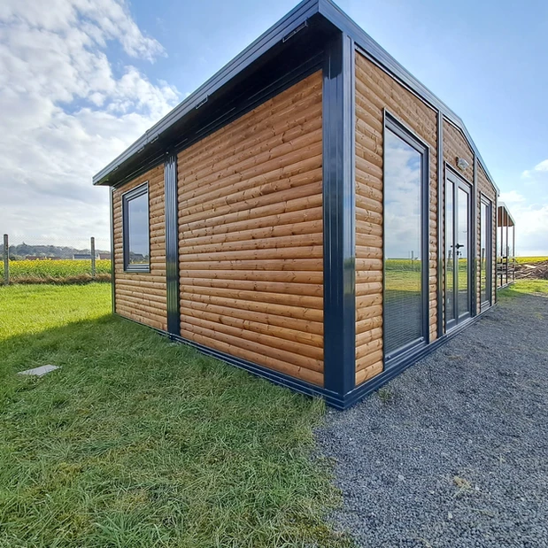 Bungalow Meublé avec Chalet de Jardin – Image 13