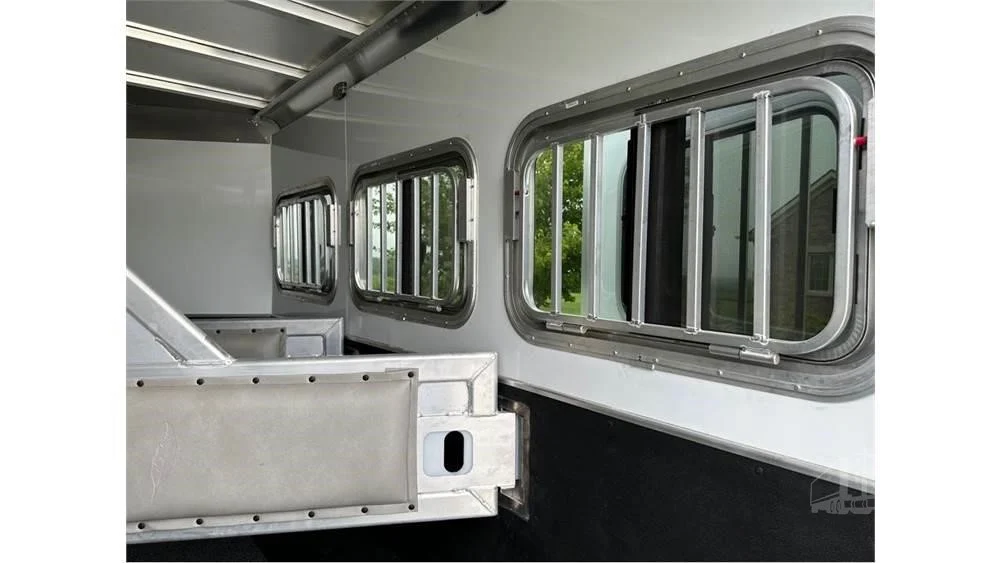 Remorques 3 chevaux LQ Featherlite 2023 – Image 6