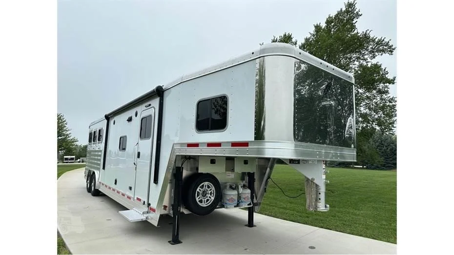 Remorques 3 chevaux LQ Featherlite 2023 – Image 2