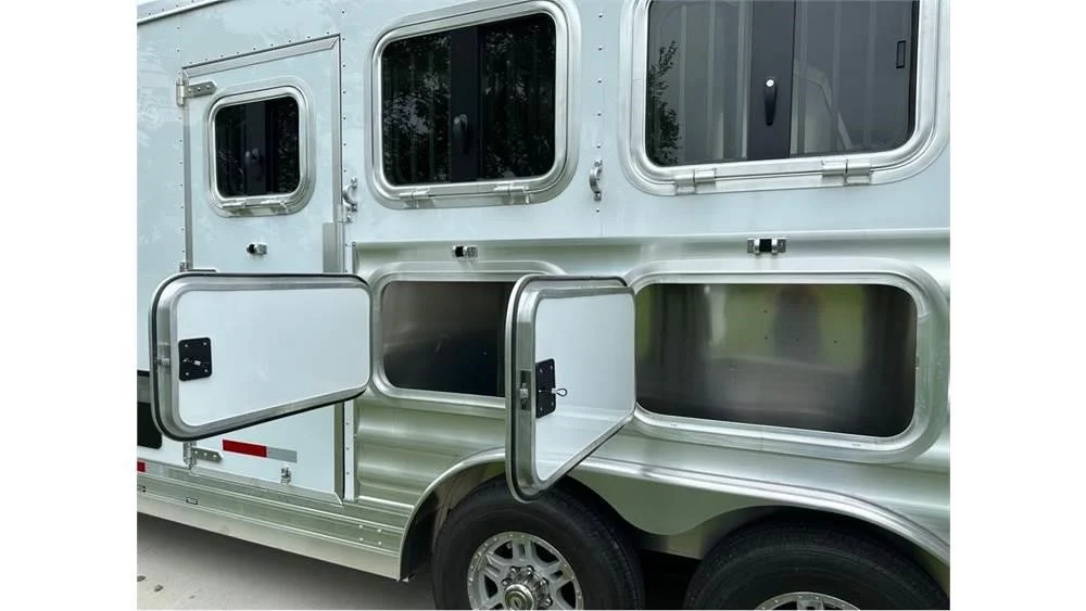 Remorques 3 chevaux LQ Featherlite 2023 – Image 9