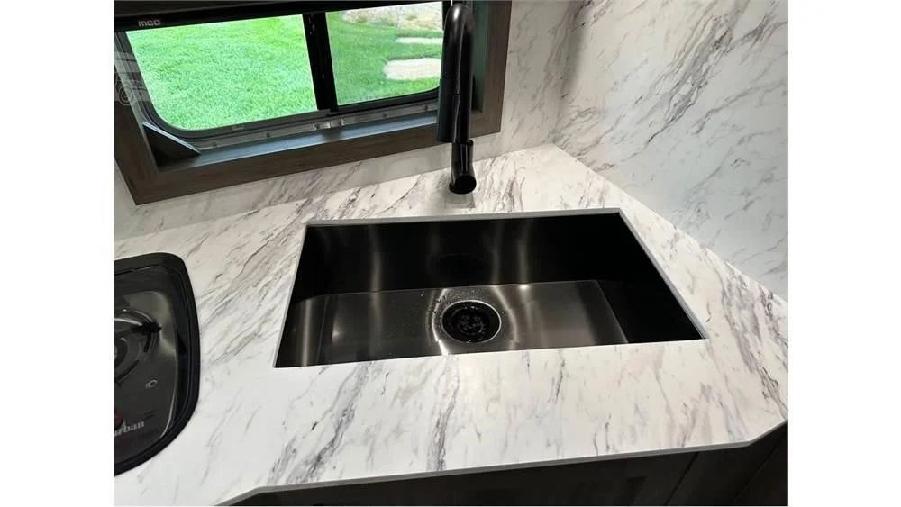 Remorques 3 chevaux LQ Featherlite 2023 – Image 15