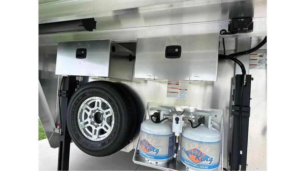 Remorques 3 chevaux LQ Featherlite 2023 – Image 13