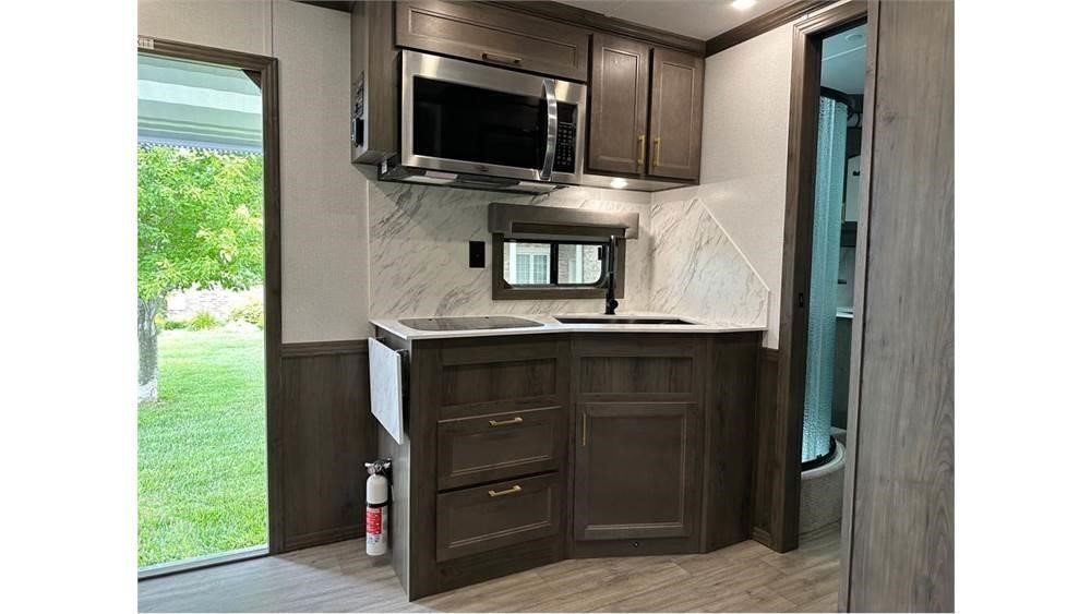 Remorques 3 chevaux LQ Featherlite 2023 – Image 27